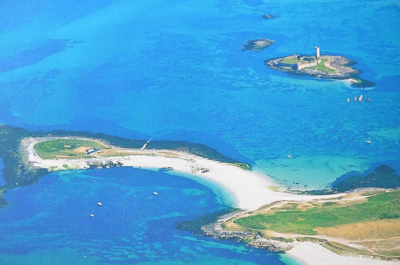 Apartment Appartement Corniche: Tranquil Seaside Stay with Multilingual Service Concarneau