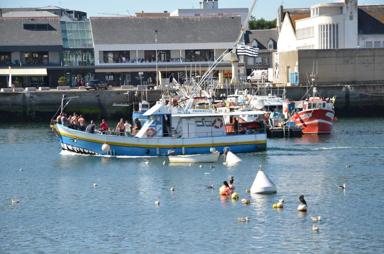 Appartement Corniche: Tranquil Seaside Stay with Multilingual Service Concarneau Apartment