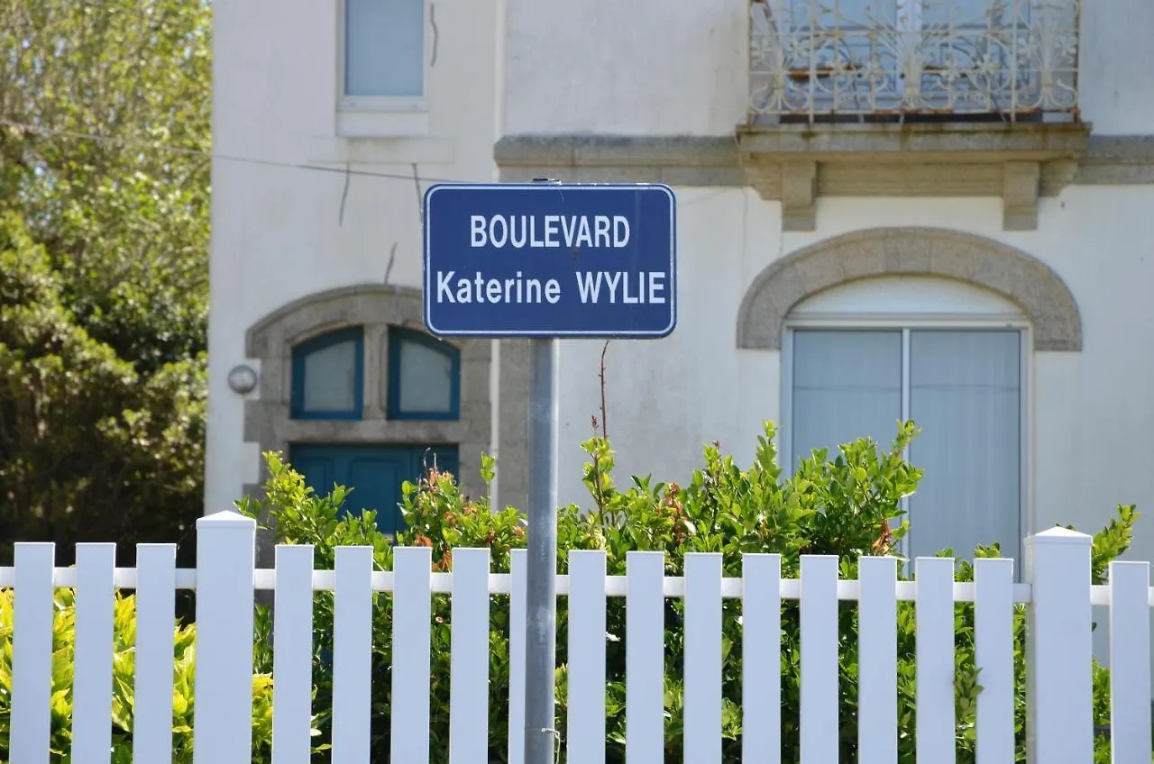 Appartement Corniche: Tranquil Seaside Stay with Multilingual Service Concarneau