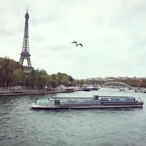 Eiffel Tower Champs De Mars Apartment Paris